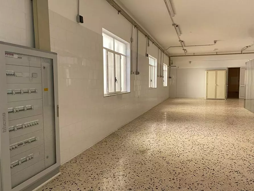 Immagine 14 di Locale commerciale in vendita  in Via Dei Quartieri 21 a Palermo