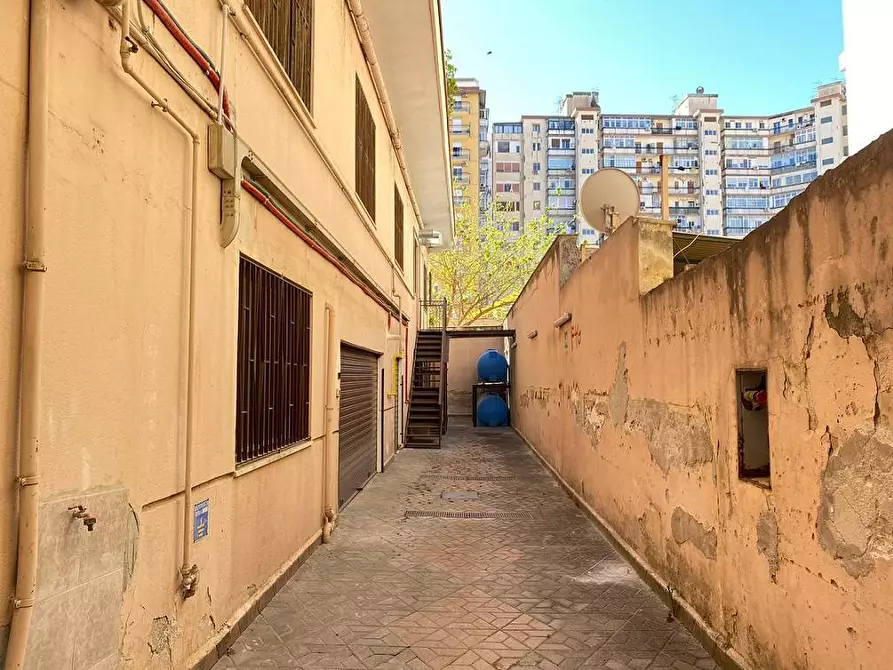 Immagine 31 di Locale commerciale in vendita  in Via Dei Quartieri 21 a Palermo