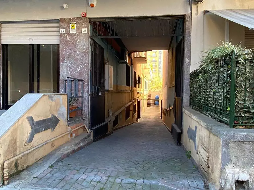 Immagine 33 di Locale commerciale in vendita  in Via Dei Quartieri 21 a Palermo
