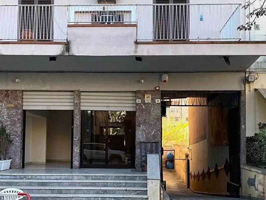 Immagine 34 di Locale commerciale in vendita  in Via Dei Quartieri 21 a Palermo