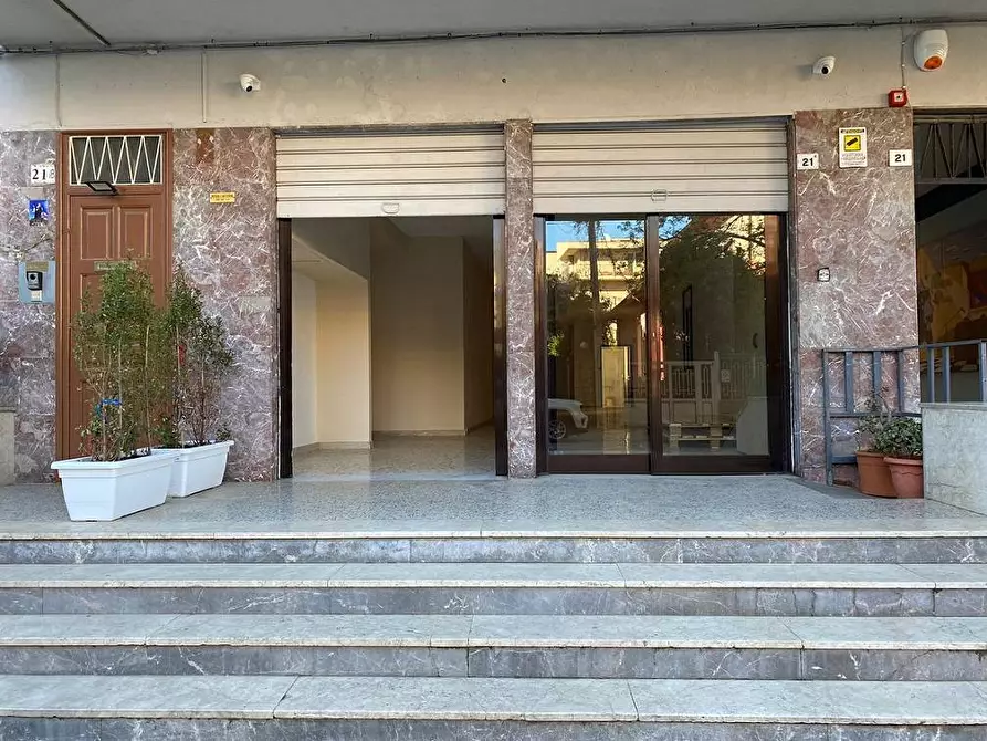 Immagine 35 di Locale commerciale in vendita  in Via Dei Quartieri 21 a Palermo