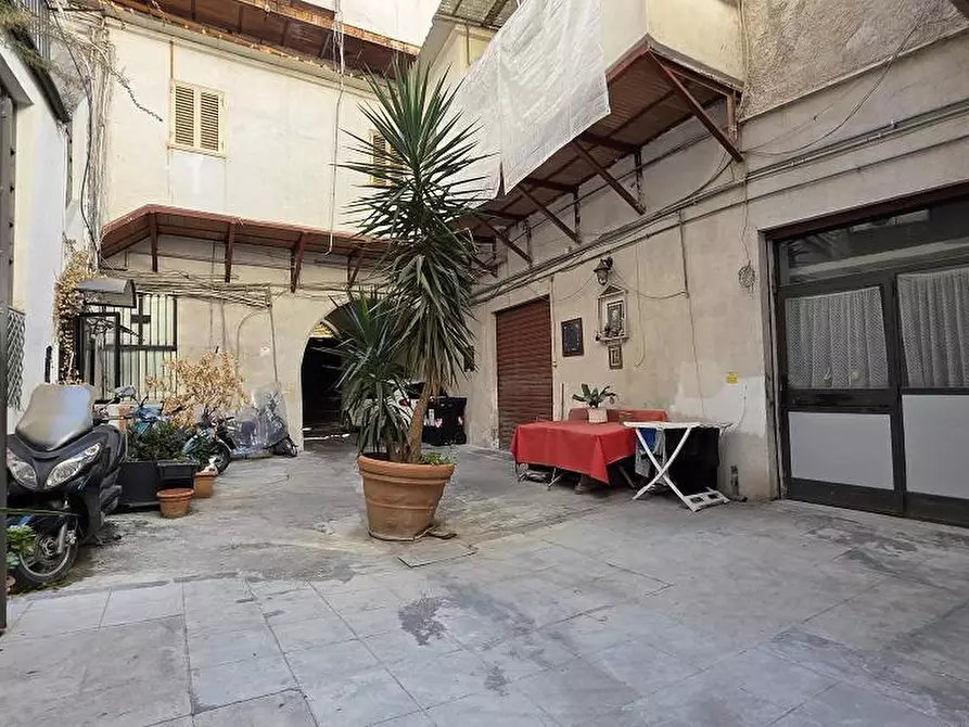 Immagine 9 di Magazzino in vendita  in Via Giacalone 23 a Palermo