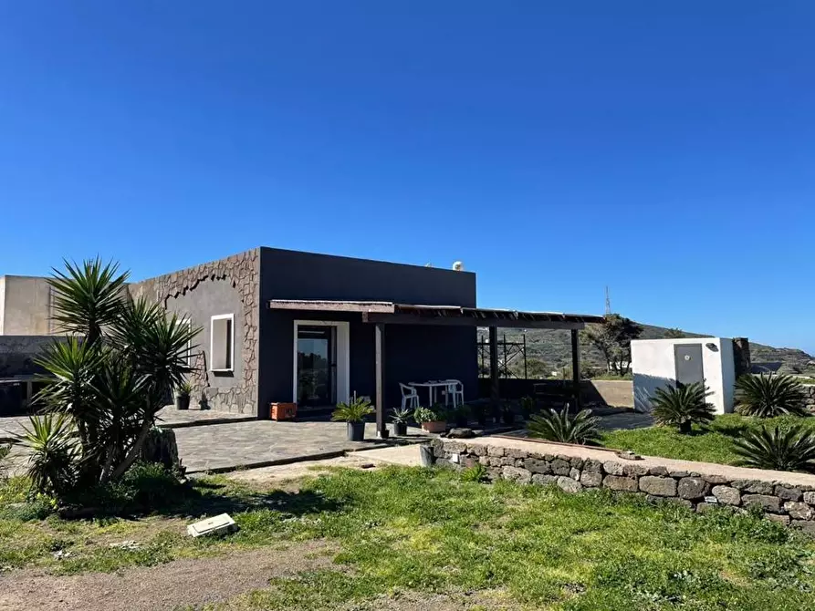 Immagine 1 di Villa in vendita  in Via Ruchia 28 a Pantelleria