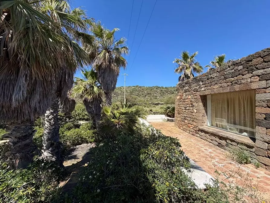 Immagine 16 di Locale commerciale in vendita  in Contrada Roncone Salerno a Pantelleria
