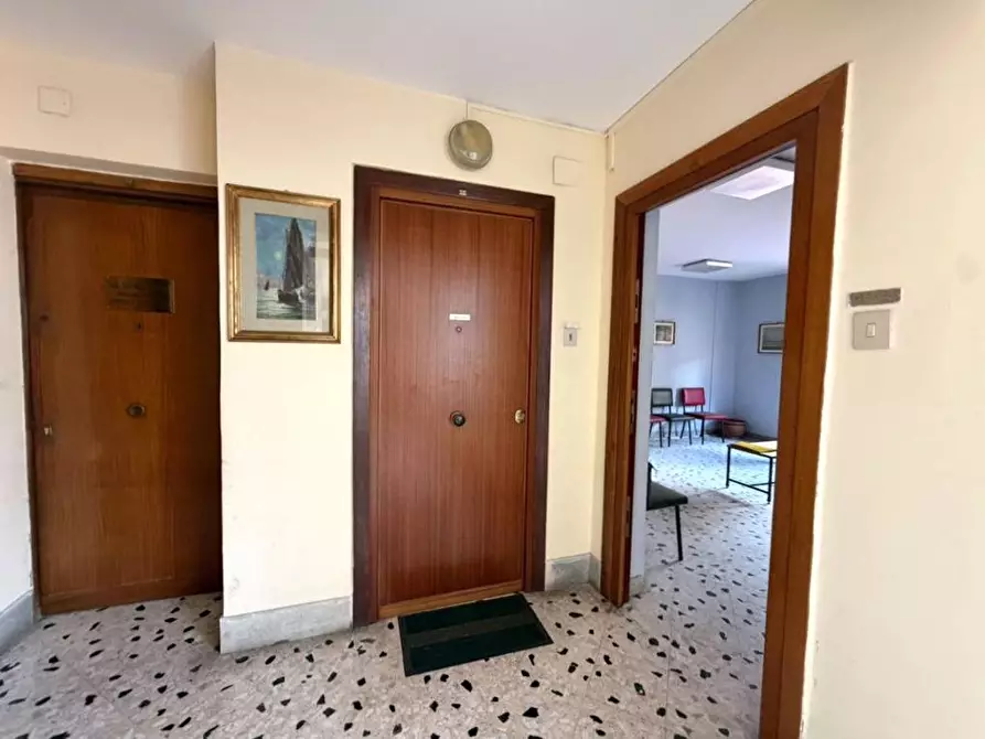 Immagine 11 di Ufficio in vendita  in Corso Camillo Finocchiaro Aprile 124 a Palermo