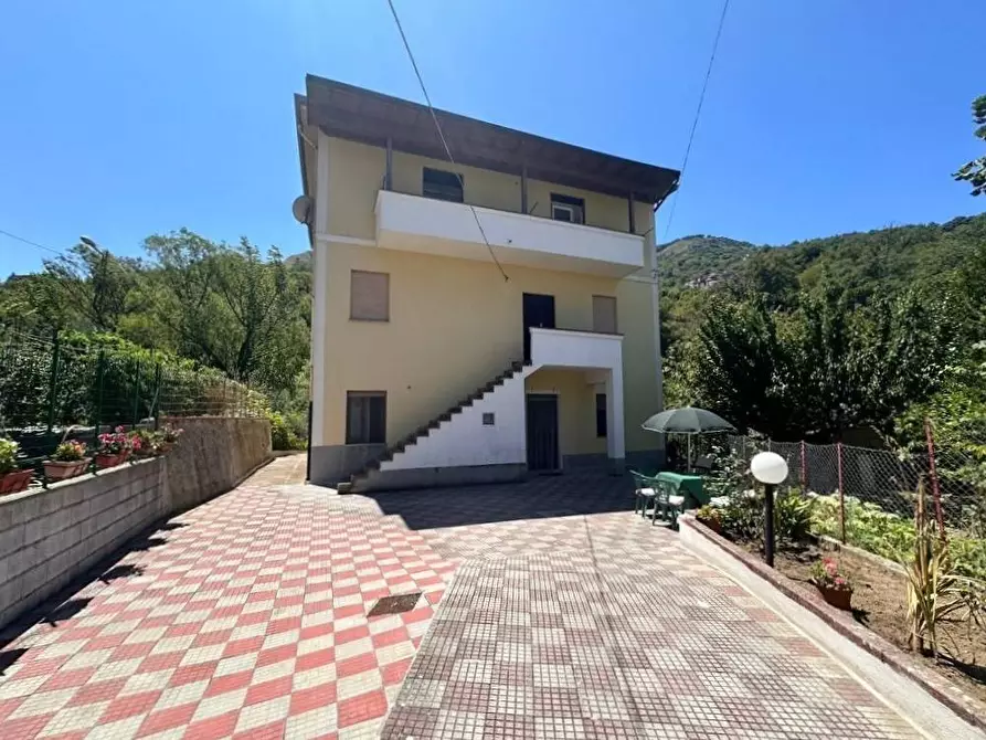 Immagine 3 di Villa in vendita  in Contrada Fiumara 40 a Tortorici