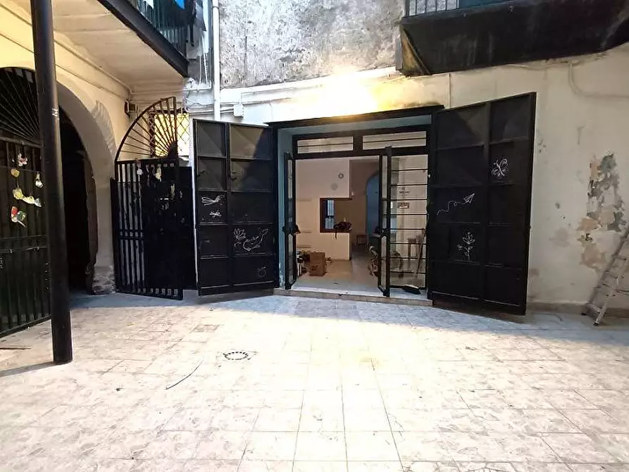 Immagine 26 di Locale commerciale in vendita  in Via San Basilio 37 a Palermo