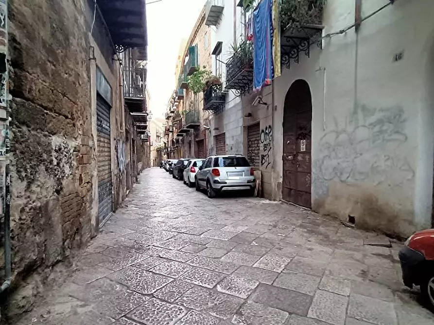 Immagine 32 di Locale commerciale in vendita  in Via San Basilio 37 a Palermo