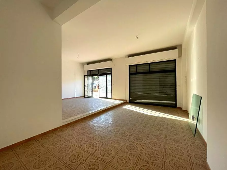 Immagine 4 di Locale commerciale in vendita  in piazza san marino 8 a Palermo