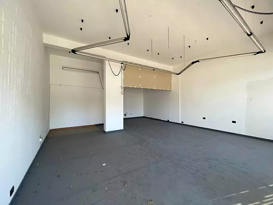 Immagine 10 di Locale commerciale in vendita  in piazza san marino 8 a Palermo