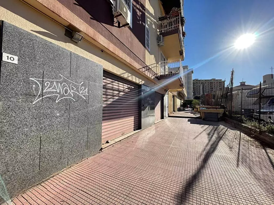 Immagine 15 di Locale commerciale in vendita  in piazza san marino 8 a Palermo