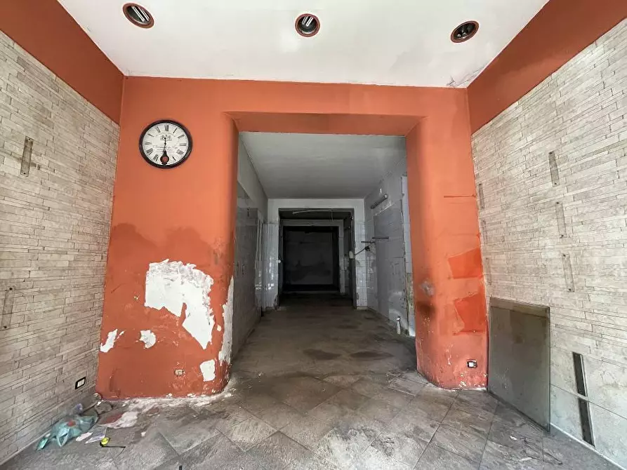 Immagine 2 di Locale commerciale in vendita  in Piazza Nascè 4 a Palermo