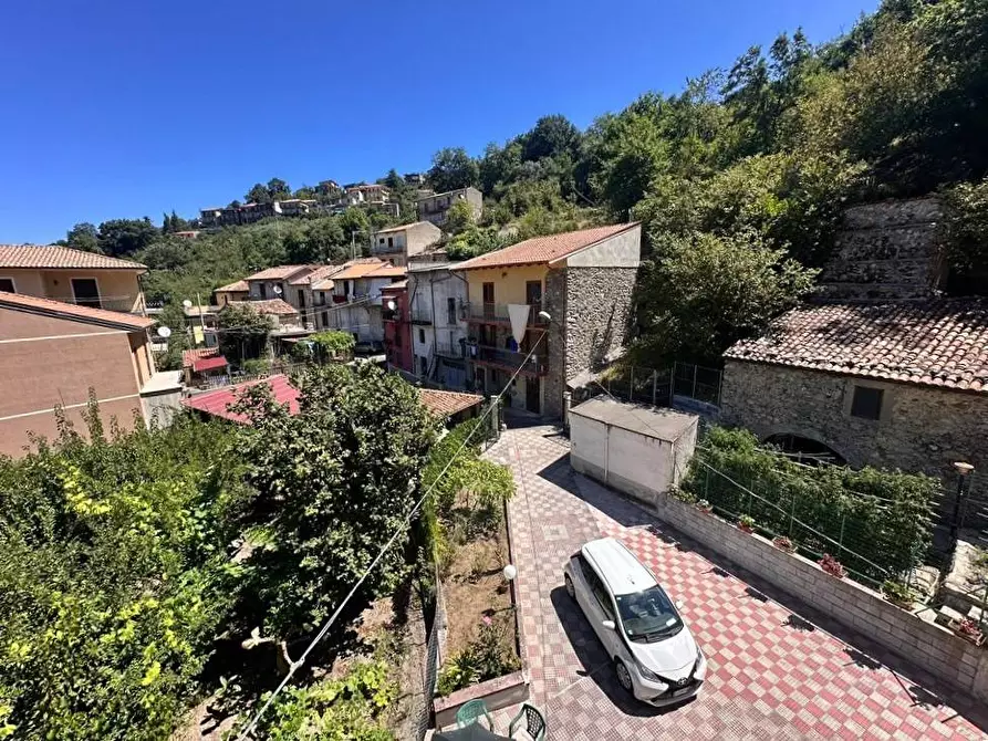 Immagine 25 di Villa in vendita  in Contrada Fiumara 40 a Tortorici