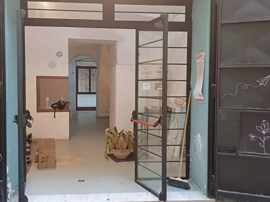 Immagine 21 di Locale commerciale in vendita  in Via San Basilio 37 a Palermo