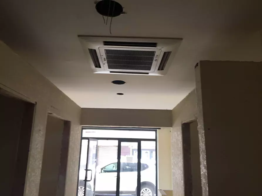 Immagine 1 di Locale commerciale in affitto  in TRAVERSA FIUME a Catanzaro