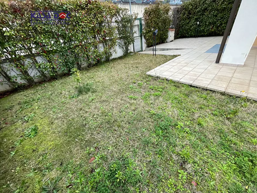 Immagine 23 di Villa in vendita  in Via Paolo Orsi a Catanzaro