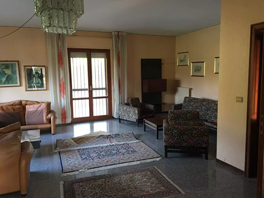 Immagine 2 di Villa in vendita  in Via Solferino a Catanzaro