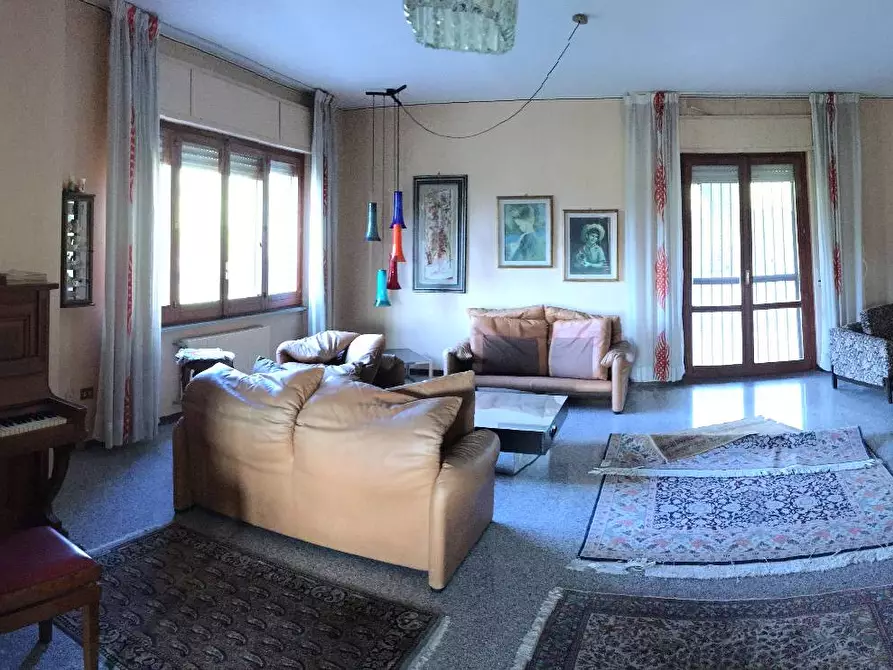 Immagine 3 di Villa in vendita  in Via Solferino a Catanzaro