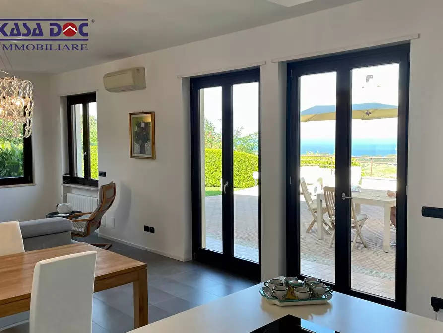 Immagine 1 di Villa in vendita  in Via M. A. Cassiodoro a Soverato