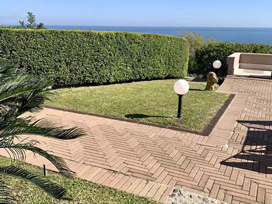 Immagine 8 di Villa in vendita  in Via M. A. Cassiodoro a Soverato