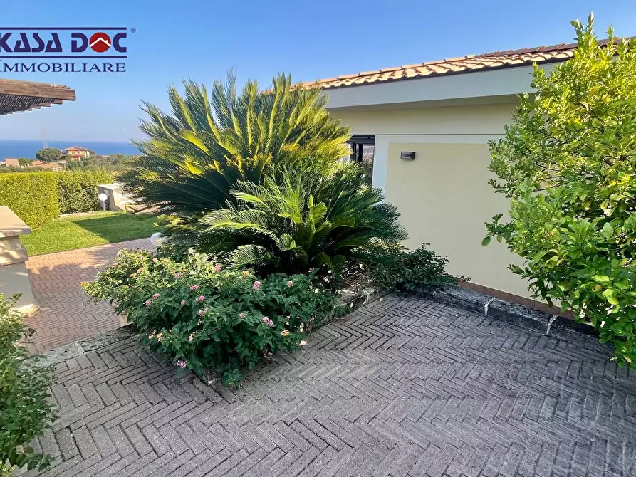 Immagine 7 di Villa in vendita  in Via M. A. Cassiodoro a Soverato