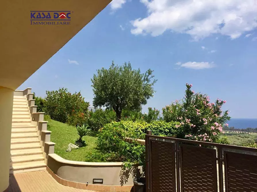 Immagine 34 di Villa in vendita  in Via M. A. Cassiodoro a Soverato