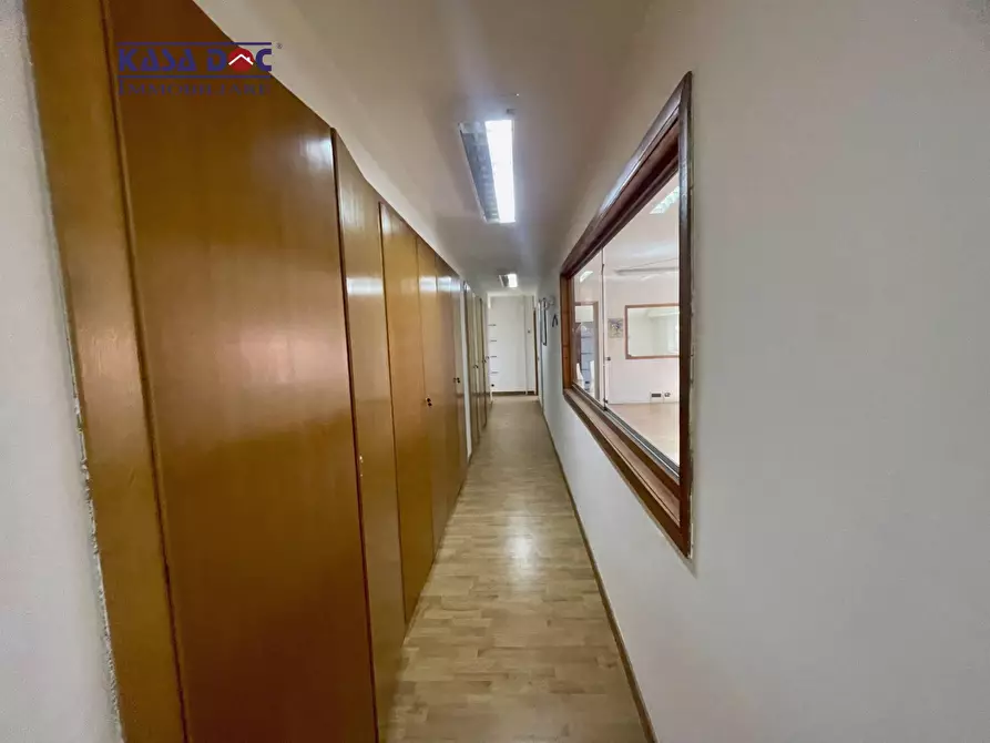 Immagine 11 di Locale commerciale in vendita  in Via Lucrezia della Valle a Catanzaro