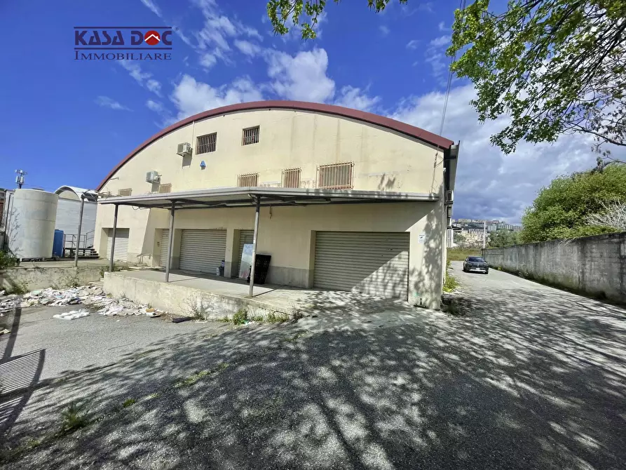 Immagine 22 di Locale commerciale in vendita  in Via Lucrezia della Valle a Catanzaro