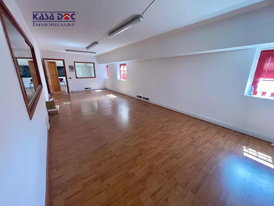 Immagine 9 di Locale commerciale in affitto  in Via Lucrezia della Valle a Catanzaro