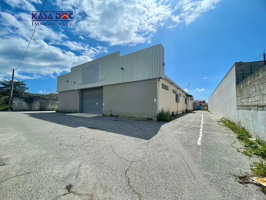 Immagine 21 di Locale commerciale in affitto  in Via Lucrezia della Valle a Catanzaro