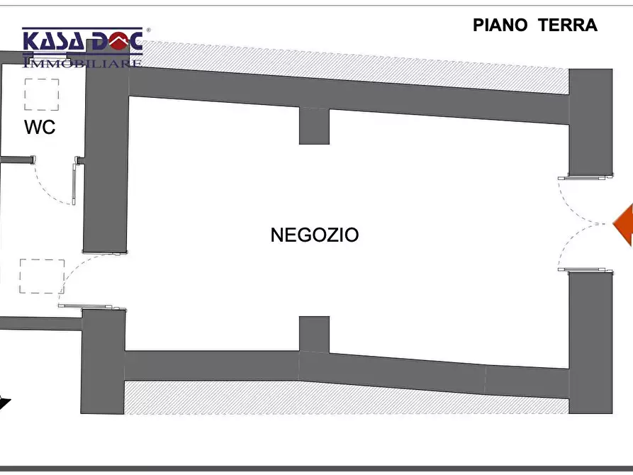 Immagine 1 di Locale commerciale in vendita  in Via Zara a Catanzaro