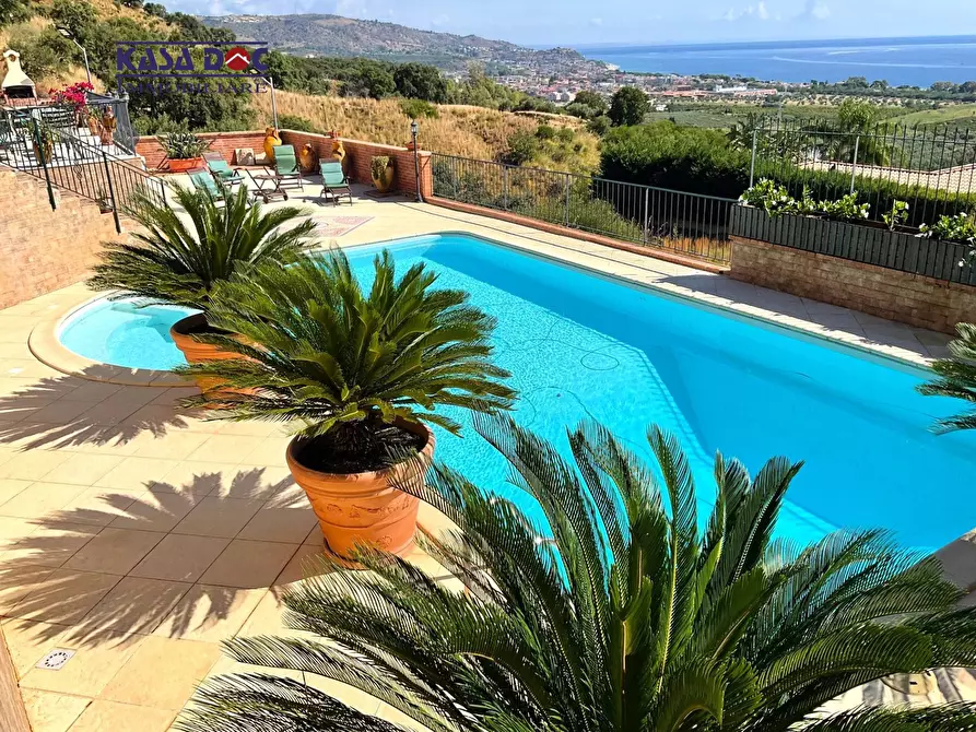 Immagine 7 di Villa in vendita  in Via M. A. Cassiodoro a Catanzaro
