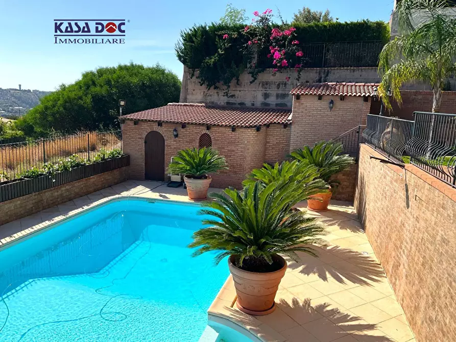 Immagine 10 di Villa in vendita  in Via M. A. Cassiodoro a Catanzaro