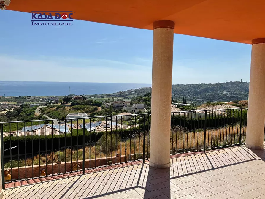 Immagine 36 di Villa in vendita  in Via M. A. Cassiodoro a Catanzaro