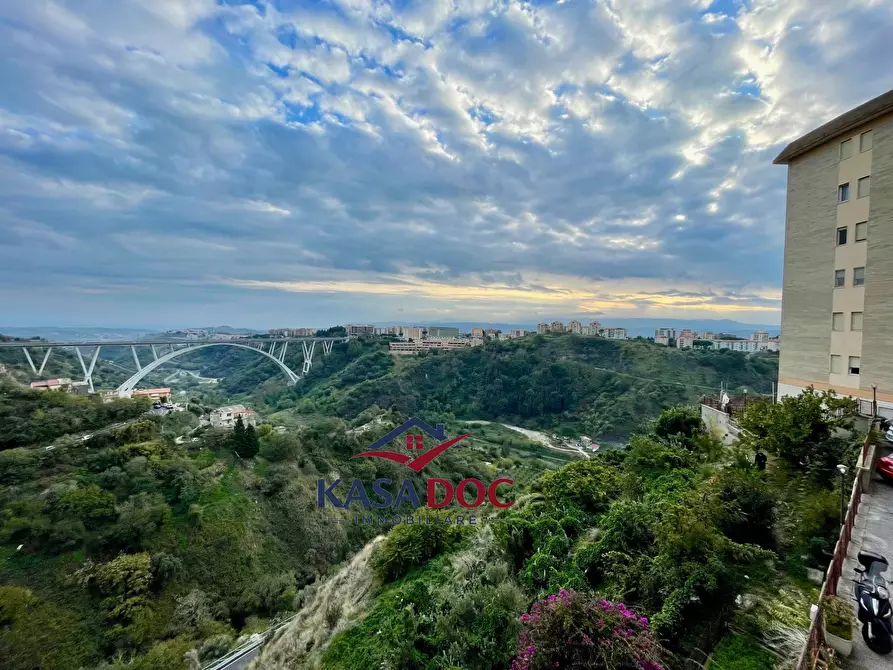 Immagine 1 di Appartamento in vendita  in Via Bruno Chimirri a Catanzaro