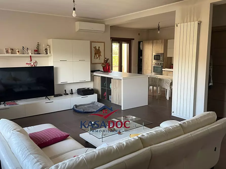 Immagine 1 di Villa in vendita  in Viale Fiume Busento a Catanzaro