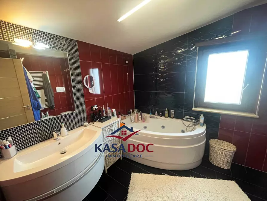 Immagine 15 di Villa in vendita  in Viale Fiume Busento a Catanzaro