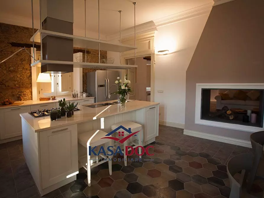 Immagine 2 di Appartamento in vendita  in Piazza Giacomo Matteotti a Amaroni