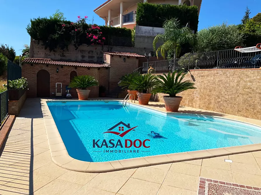 Immagine 2 di Villa in vendita  in Via M. A. Cassiodoro a Catanzaro