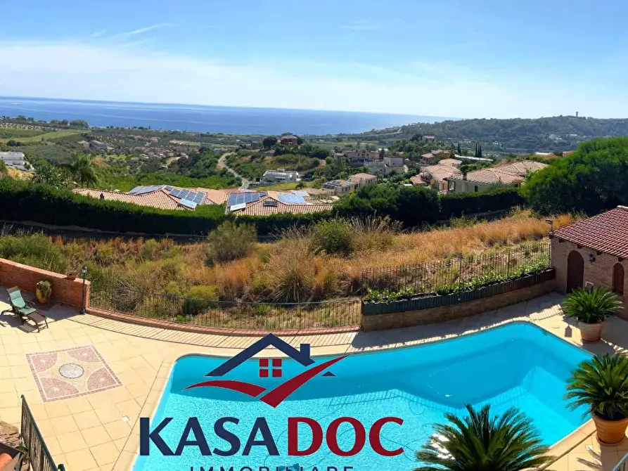 Immagine 3 di Villa in vendita  in Via M. A. Cassiodoro a Catanzaro