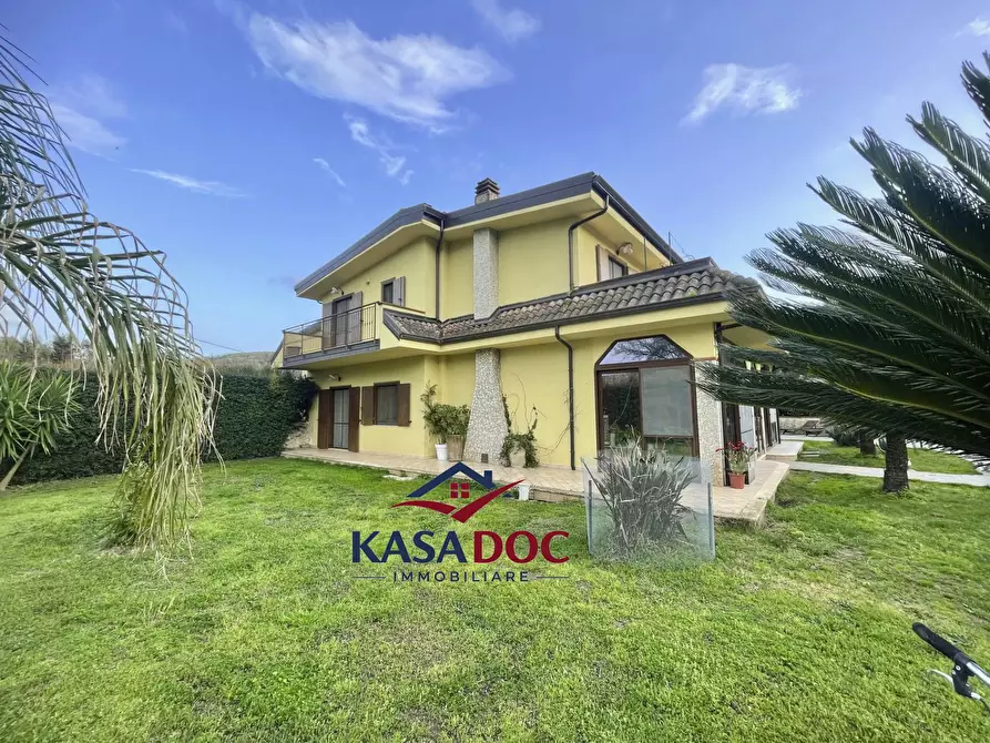 Immagine 1 di Villa in vendita  in Contrada  Fallacco a Amaroni