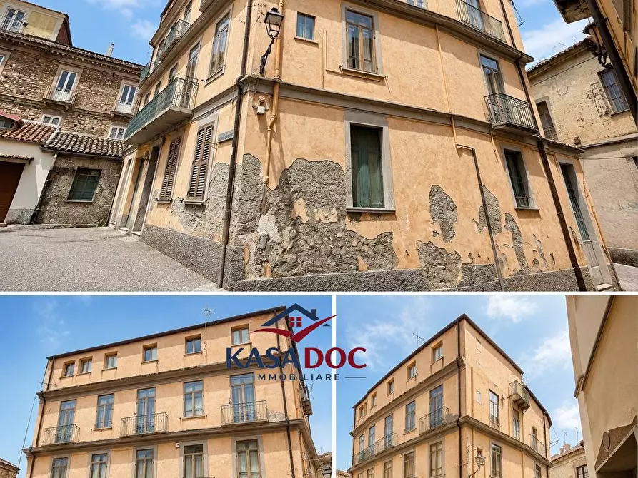 Immagine 2 di Palazzo in vendita  in Largo Piano Grande a Catanzaro