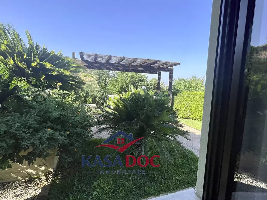 Immagine 3 di Villa in vendita  in Via M. A. Cassiodoro a Soverato