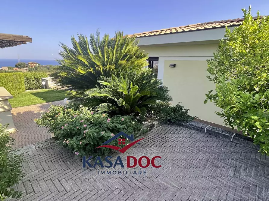 Immagine 7 di Villa in vendita  in Via M. A. Cassiodoro a Soverato