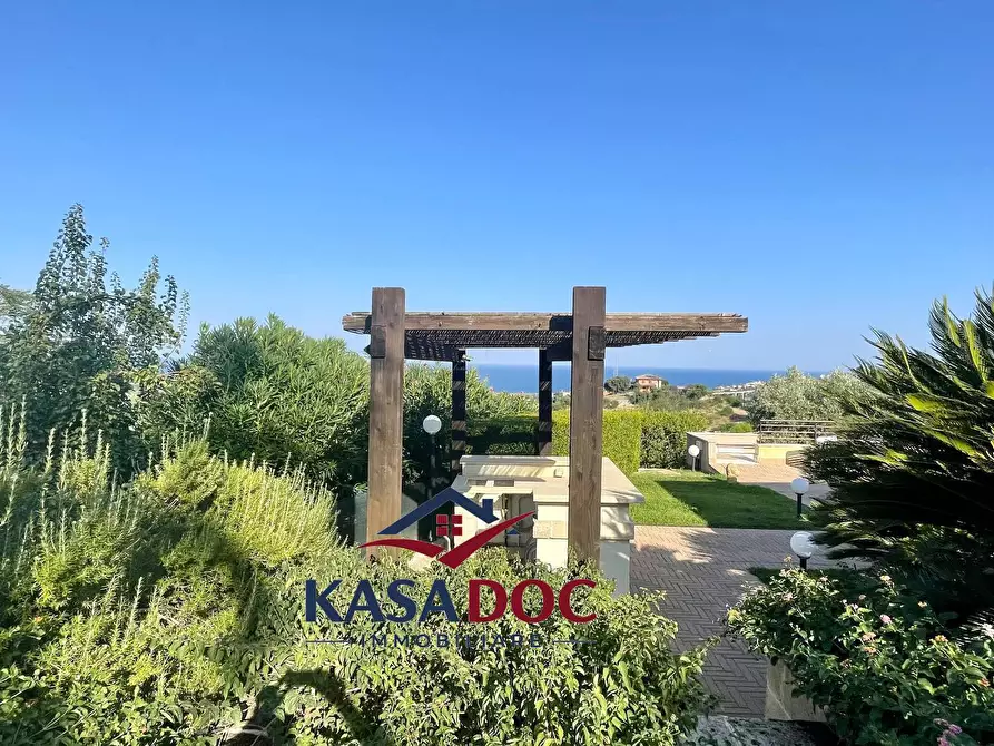 Immagine 11 di Villa in vendita  in Via M. A. Cassiodoro a Soverato