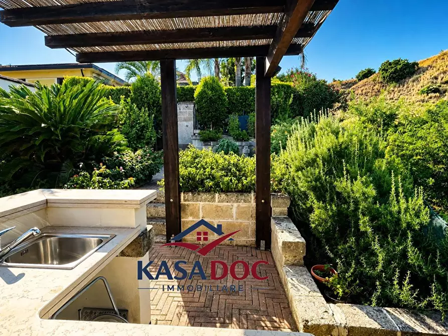 Immagine 9 di Villa in vendita  in Via M. A. Cassiodoro a Soverato