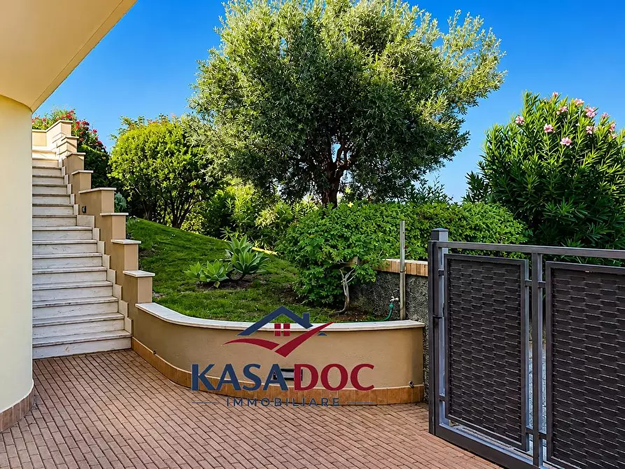 Immagine 35 di Villa in vendita  in Via M. A. Cassiodoro a Soverato
