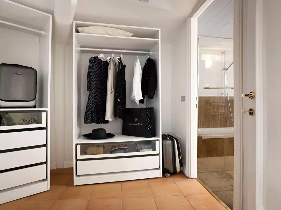 Immagine 12 di Villa in affitto  in Via Dei Due Ponti a Roma