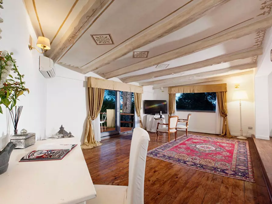 Immagine 15 di Villa in affitto  in Via Dei Due Ponti a Roma