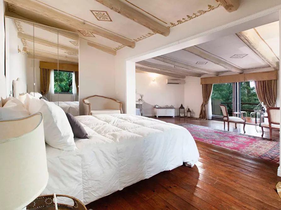 Immagine 16 di Villa in affitto  in Via Dei Due Ponti a Roma